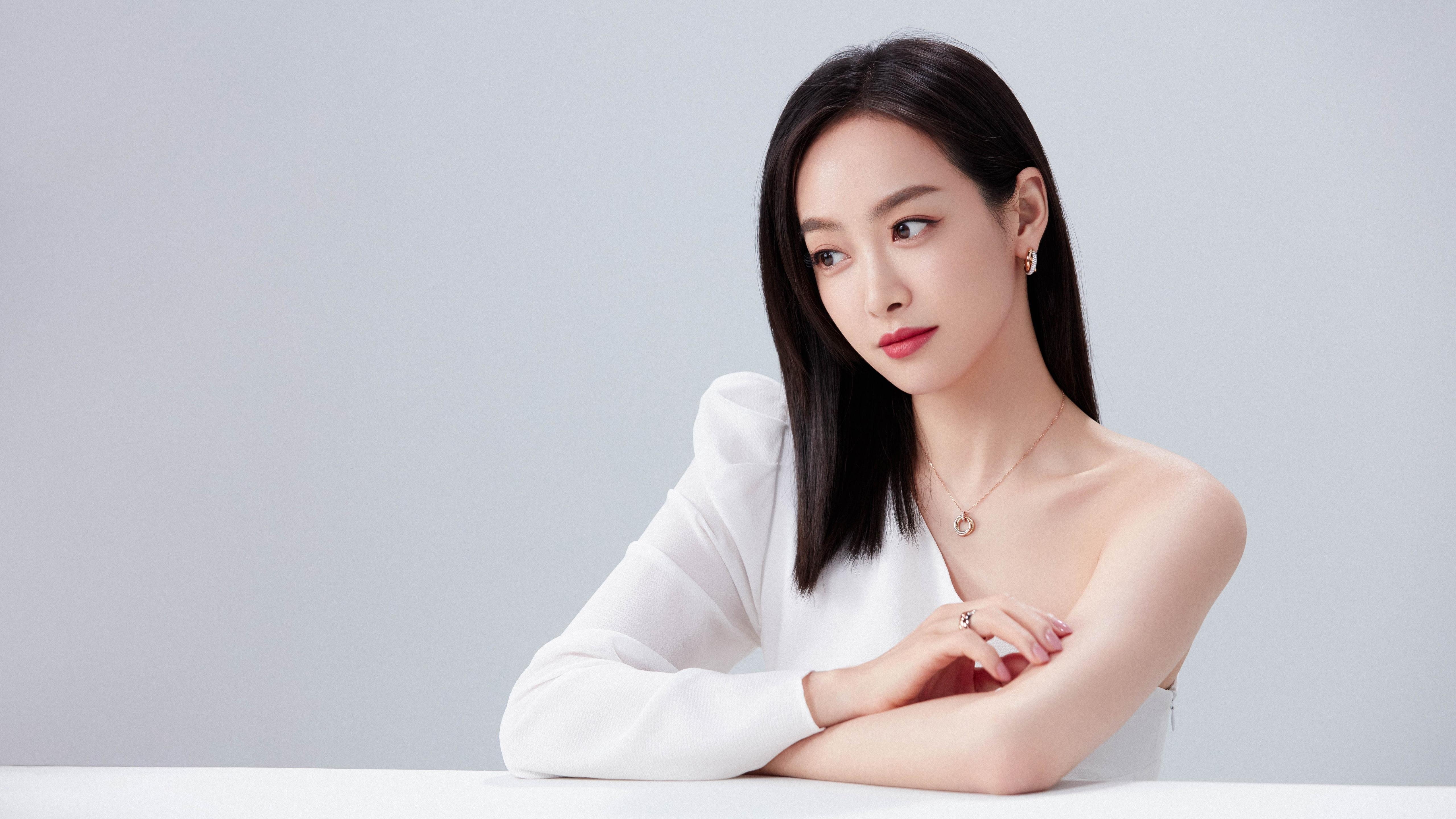 _智能运动鞋科技发布：步伐更轻盈_，智能运动鞋图片