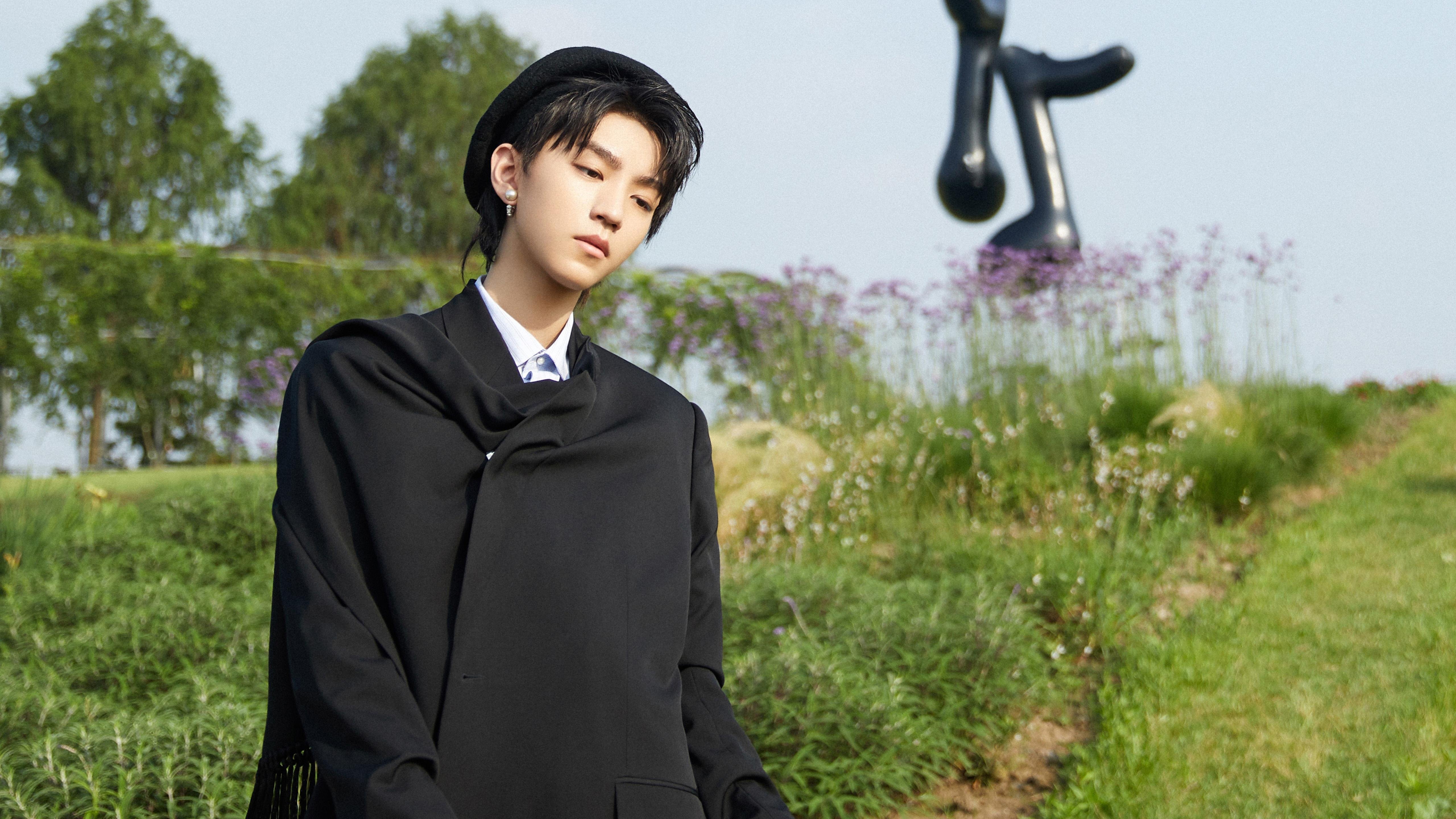 曼联发布全新主场球衣设计，曼联主场球服