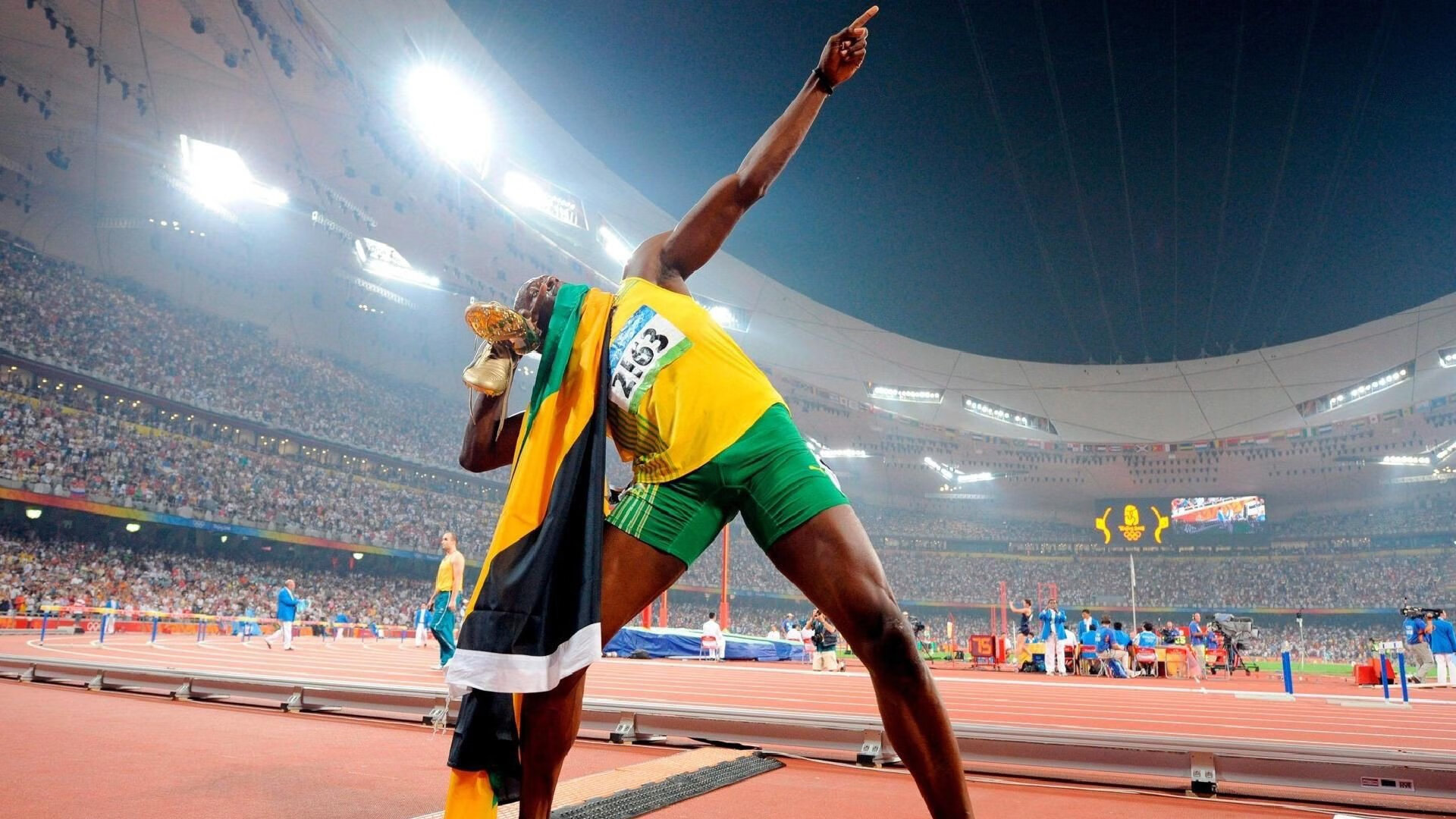 开云体育开云-球场之外：运动员的生活故事，形容球场上的运动员的句子